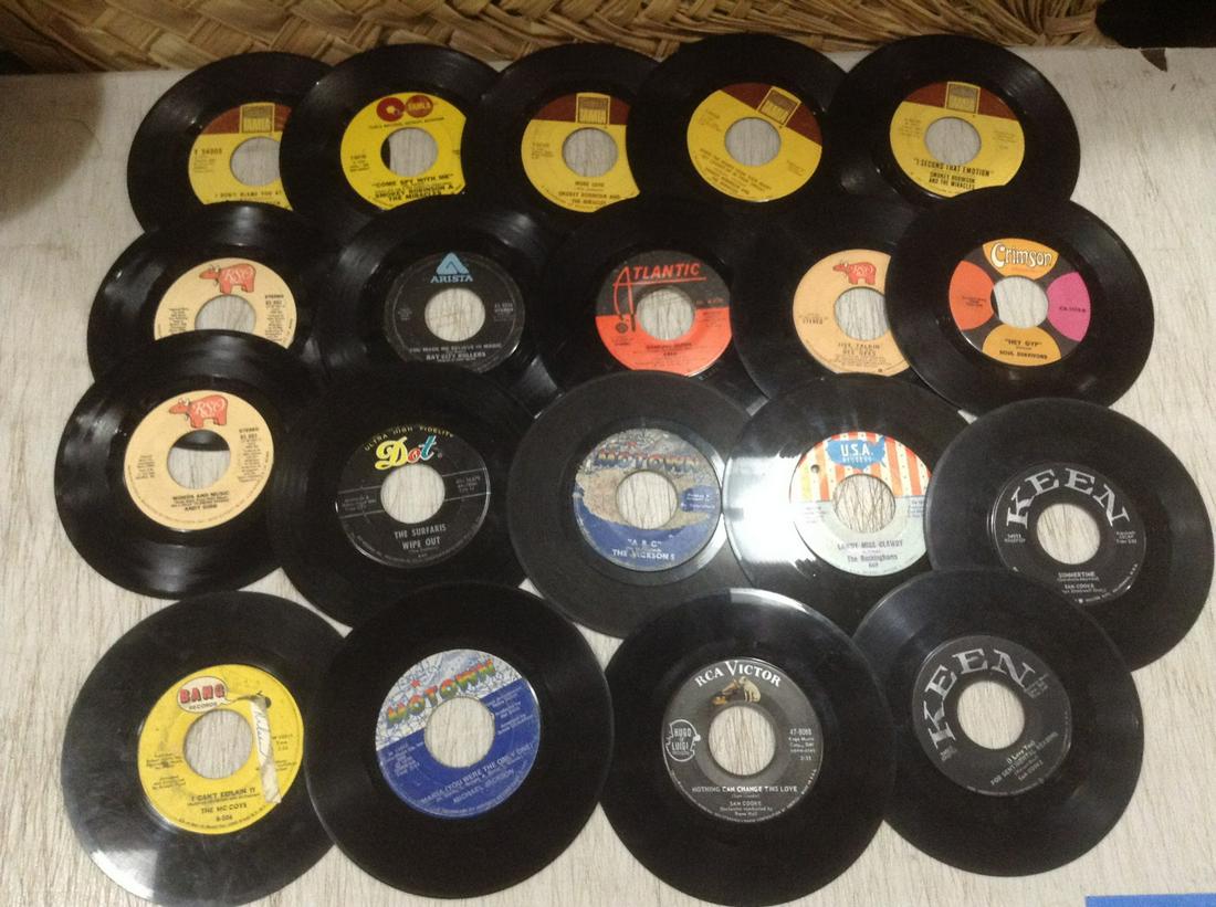 Large lot of Sam Cooke, BeeGees, Michael Jackson and: Large lot of Sam Cooke, BeeGees, Michael Jackson and other 45s
