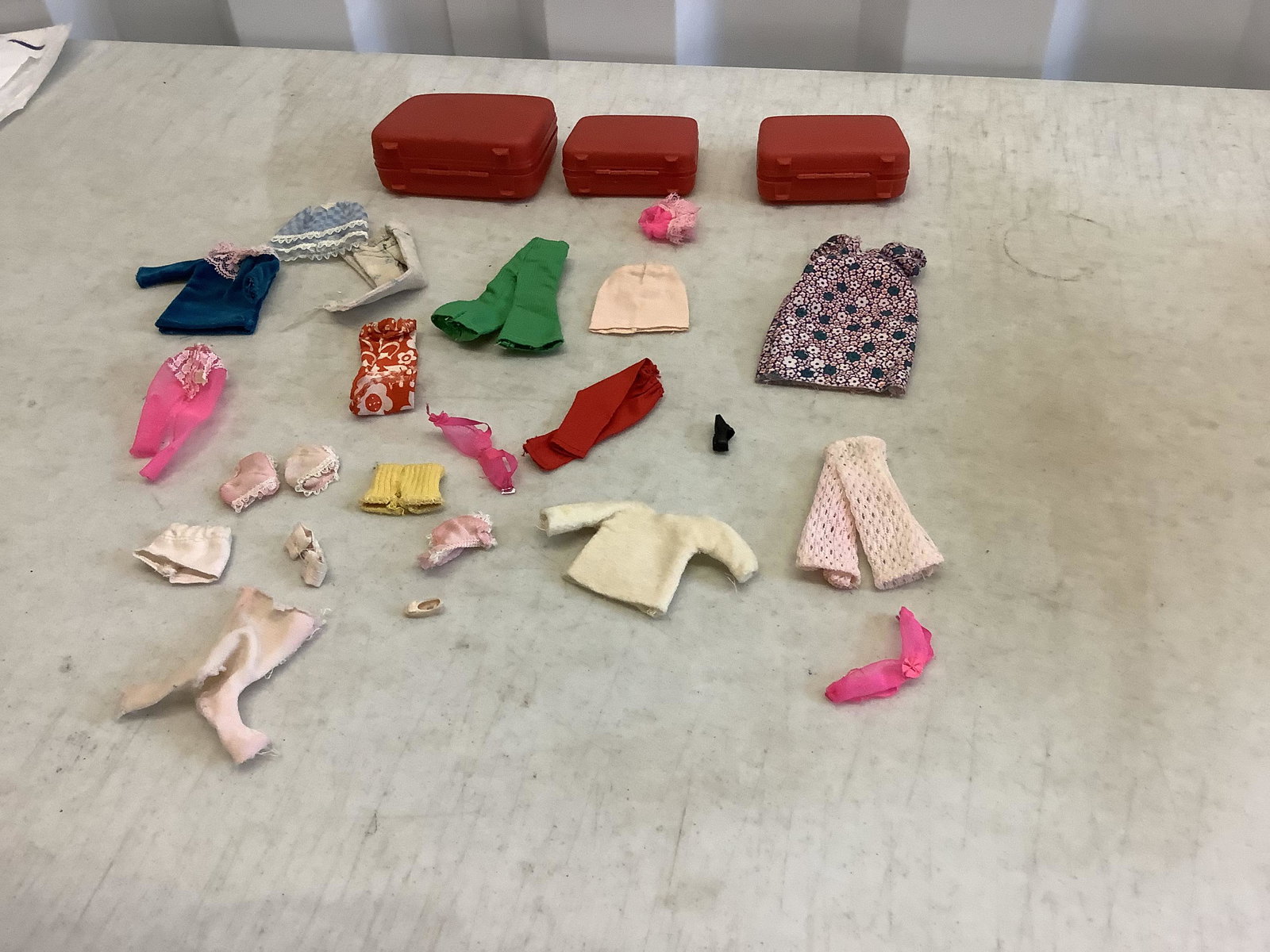 Suitcase Full of Topper Dawn Dolls Clothes and (1 of 1)