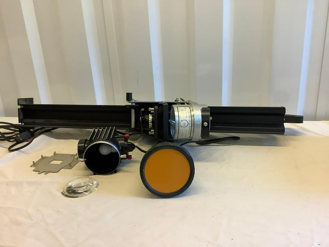 Simmon Omega B22 Photo Enlarger and More (1 of 1)