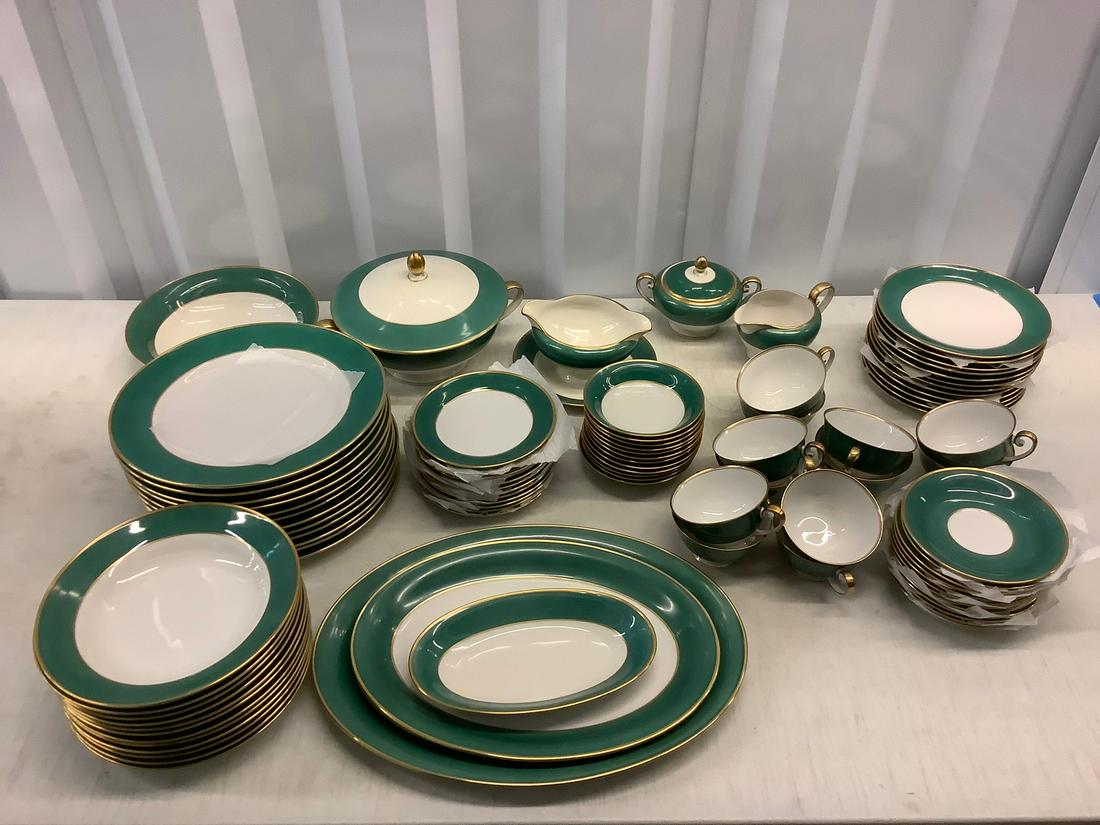 Complete Serving Set of Twelve Bavaria Tirschenreuth: Complete Serving Set of Twelve Bavaria Tirschenreuth Chinaware with Serving Pieces