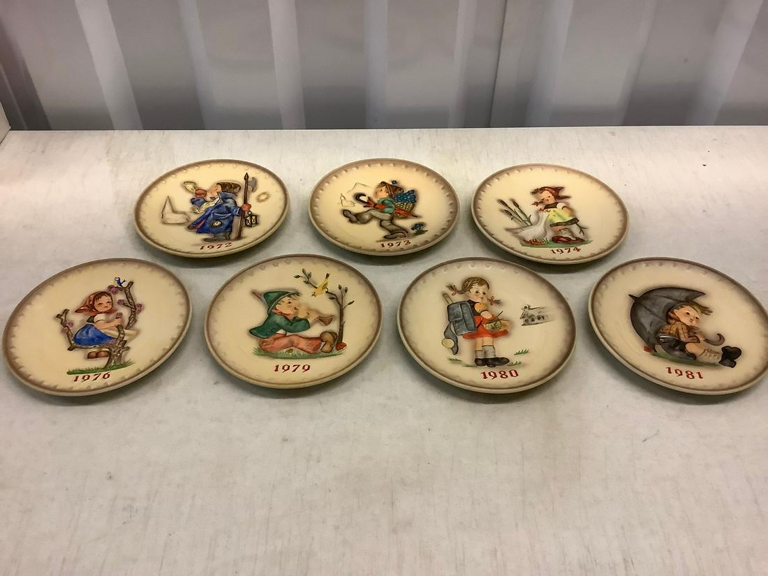 1970's & 80's M.J. Hummel Handpainted Annual Wall: 1970's & 80's M.J. Hummel Handpainted Annual Wall Hanging Plates