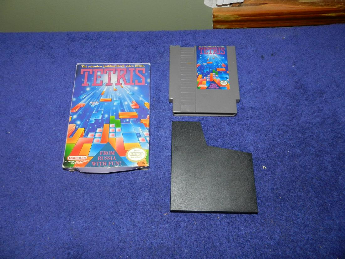 Nintendo NES Tetris Game Cartridge In Box: Nintendo NES Tetris Game Cartridge In Box