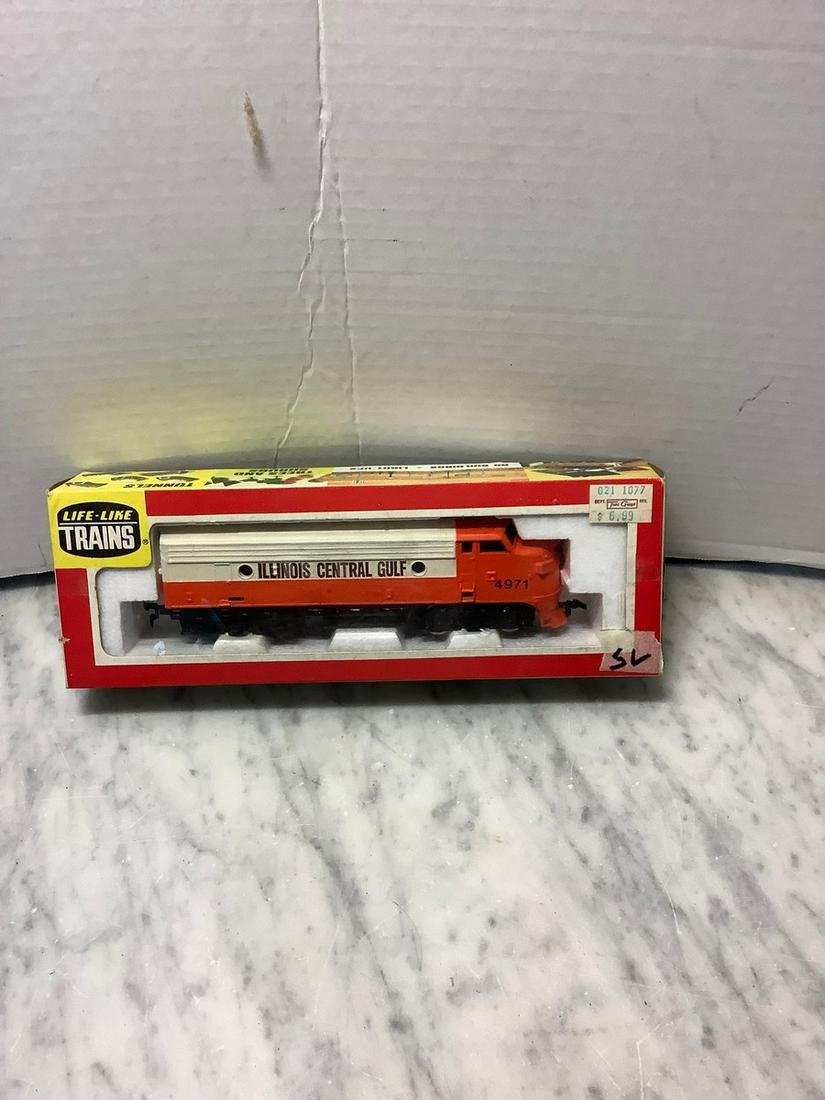 Life Like Trains Diesel engine Illinois central gulf: Life Like Trains Diesel engine Illinois central gulf
