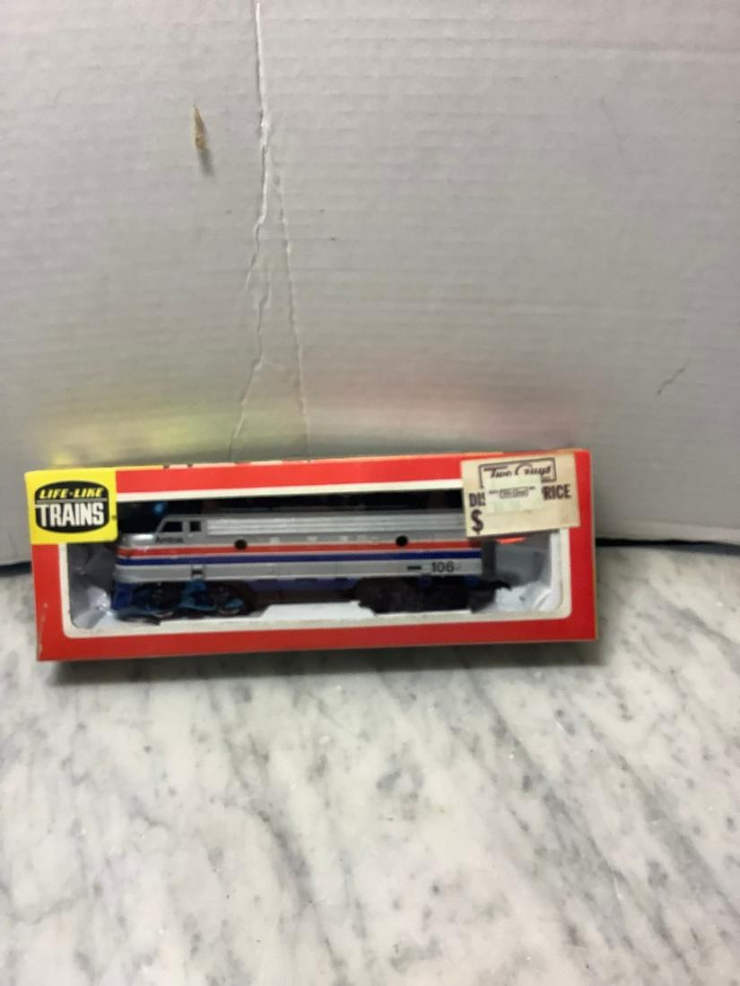 Life Like Trains amtrak diesel engine: Life Like Trains amtrak diesel engine