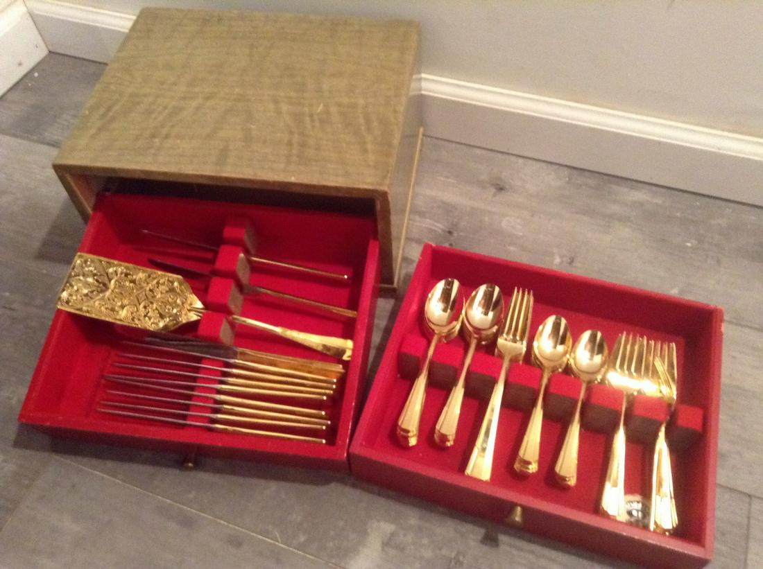 Reed & Barton Silverware Set in two drawer box (1 of 1)