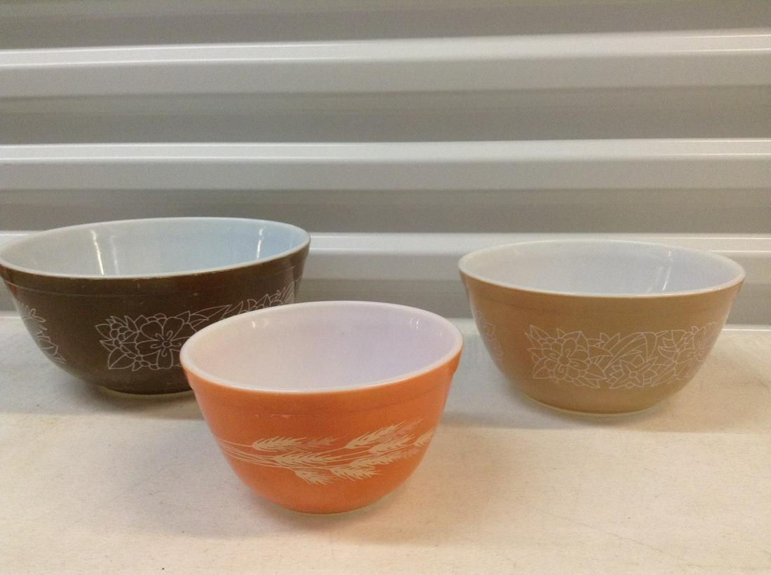 Vintage Pyrex Bowls 401, 402, 403: Vintage Pyrex Bowls 401, 402, 403