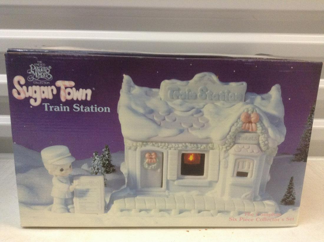 Precious Moments Sugartown "Train Station" Complete 6: Precious Moments Sugartown "Train Station" Complete 6 Piece Collector's Set in the box