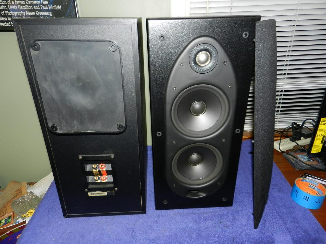 Pair of Polk Audio RT55 Bookshelf Loudspeakers 21"H (1 of 1)