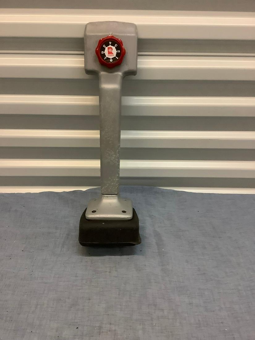 Roberts carpet knee kicker (1 of 1)