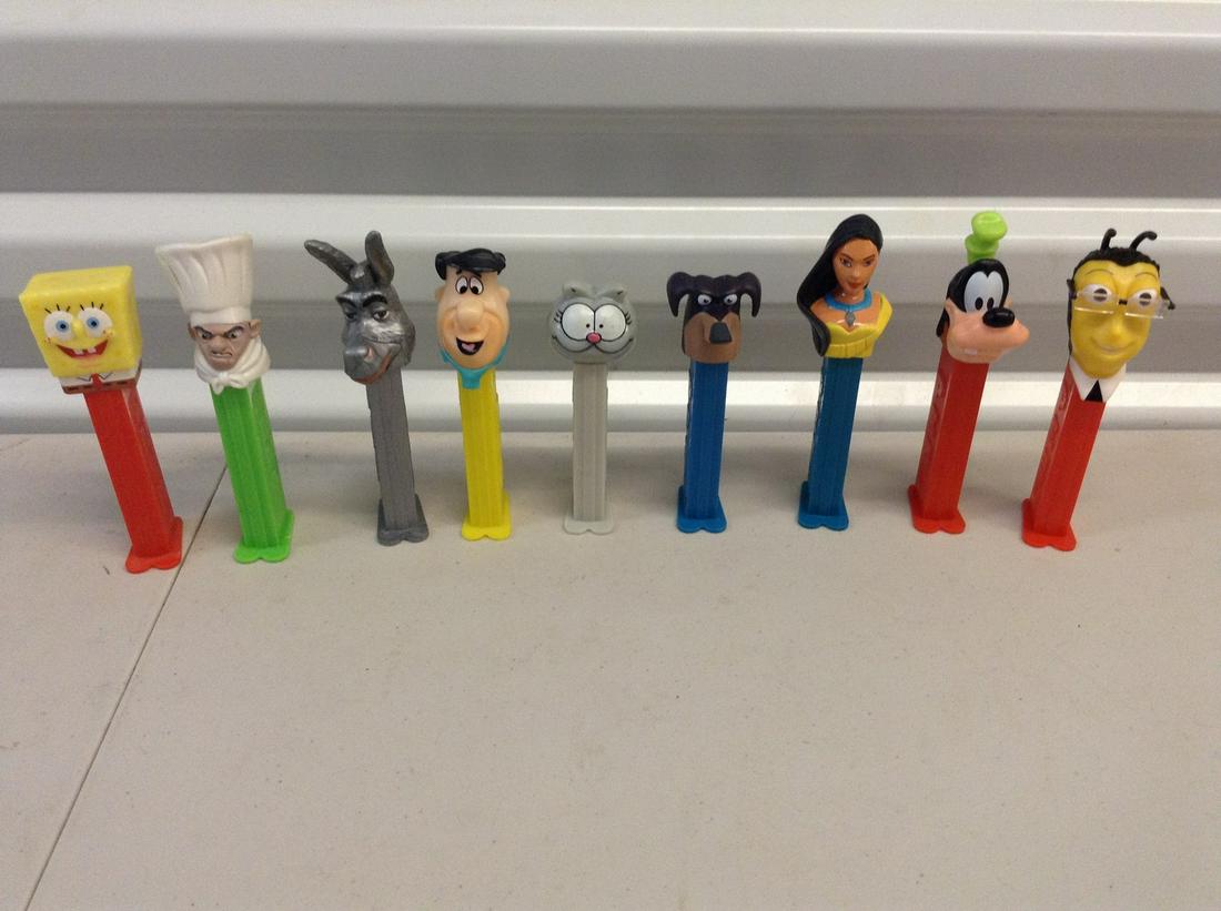 Lot of Pez Dispensers: Lot of Pez Dispensers
