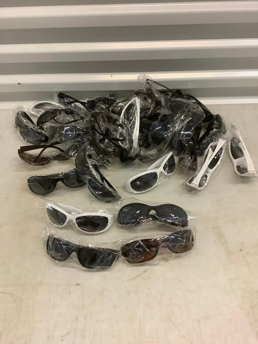 Lot of 35 Sunglasses: Lot of 35 Sunglasses