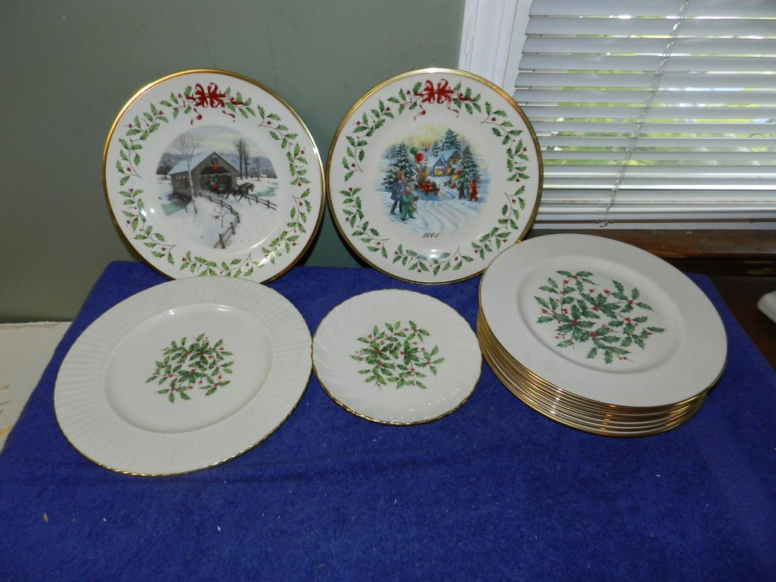 8 Lenox Holly Berry 11" Plates Annual Plates Scalloped (1 of 1)