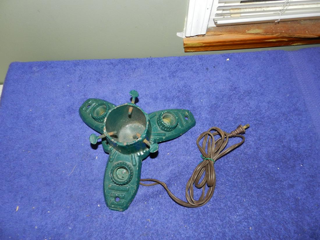 Vintage Goodwin Cast Iron Lighted Christmas Tree Stand (1 of 1)