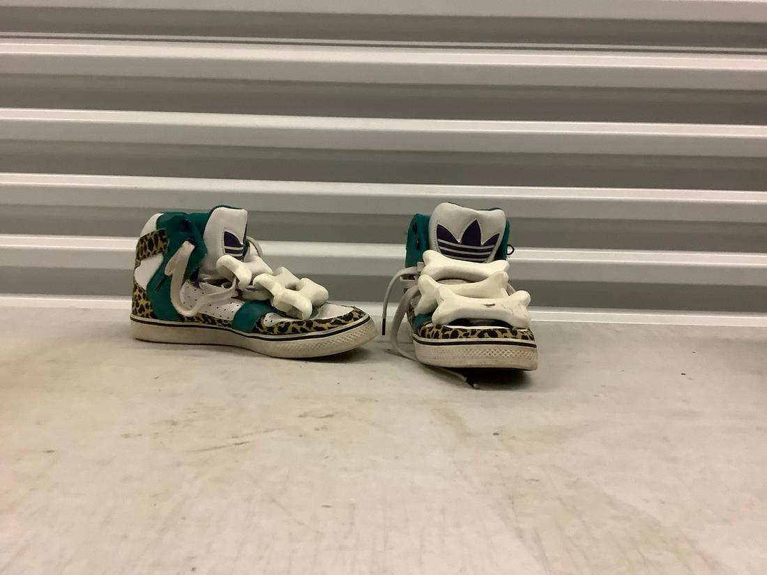 Jeremy Scott Bone Adidas Size 9: Jeremy Scott Bone Adidas Size 9