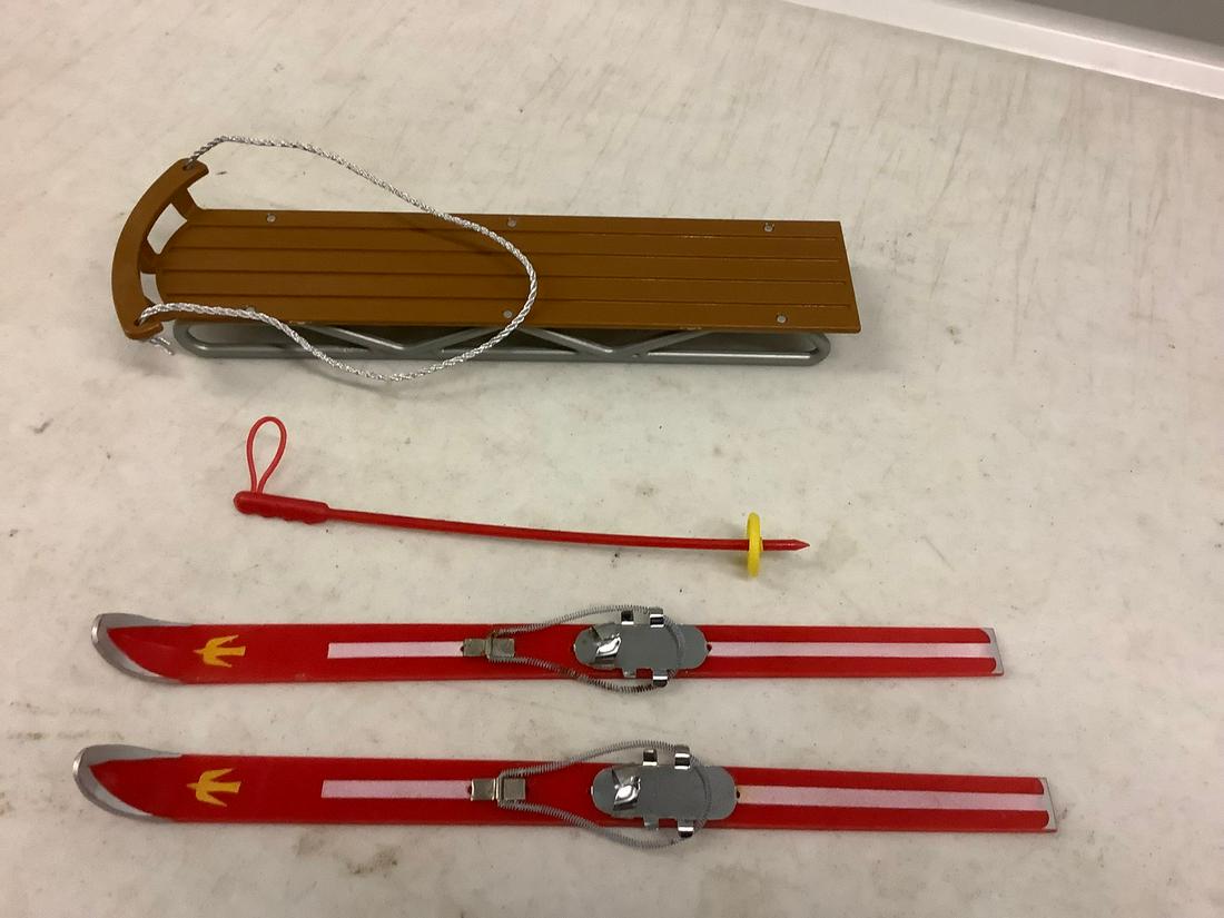 Barbie Skis & Sled: Barbie Skis & Sled