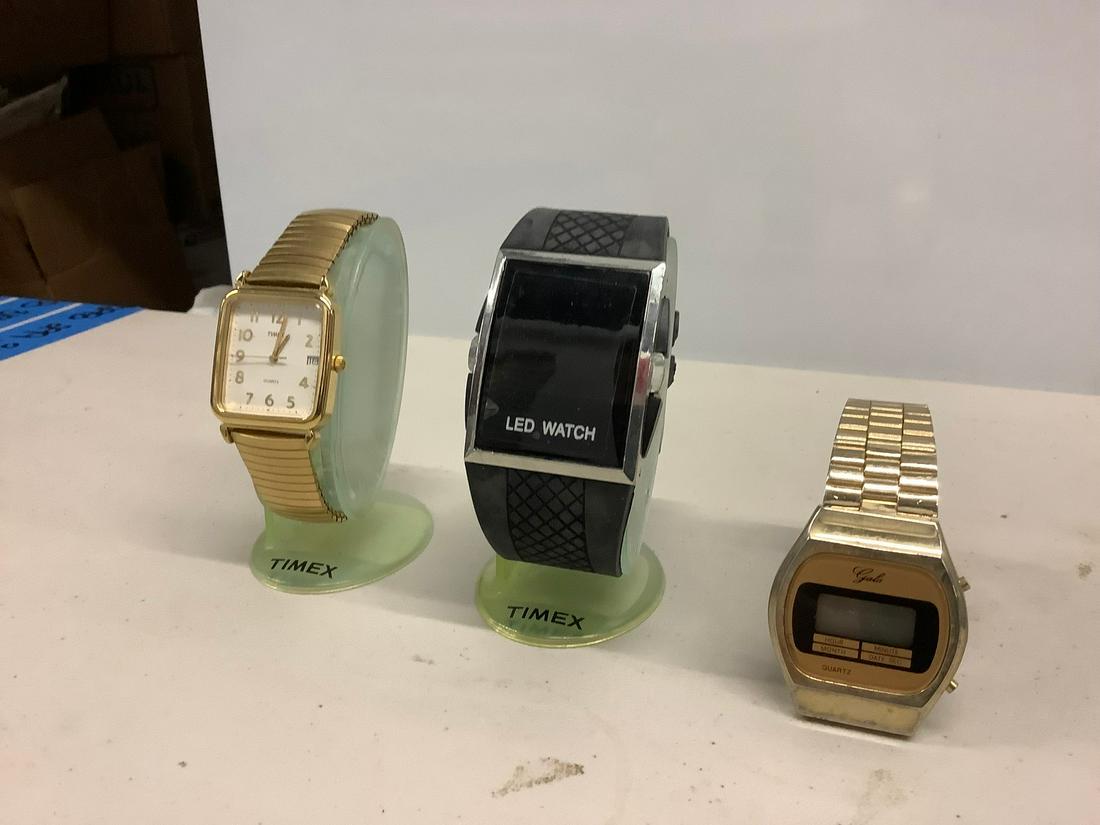 Lot of 3 watches Timex and more: Lot of 3 watches Timex and more
