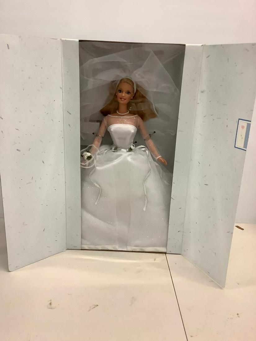Blushing Bride barbie in box: Blushing Bride barbie in box