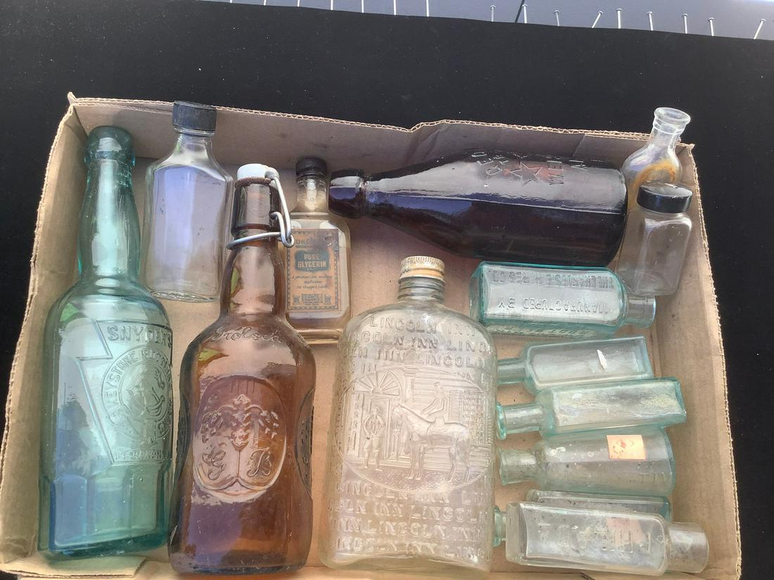 Lot of Vintage Bottles: Lot of Vintage Bottles