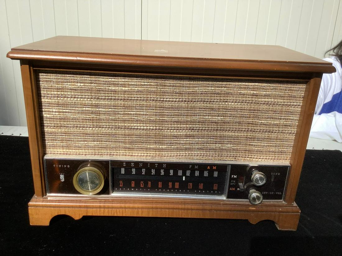 Vintage 1940's-1950's Zenith Radio Model K731 (Works) (1 of 1)