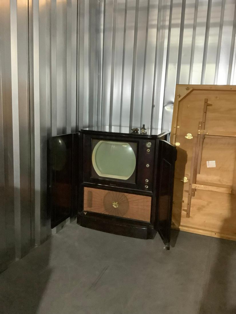 Antique Shaw Television Console 33x40x24: Antique Shaw Television Console 33x40x24