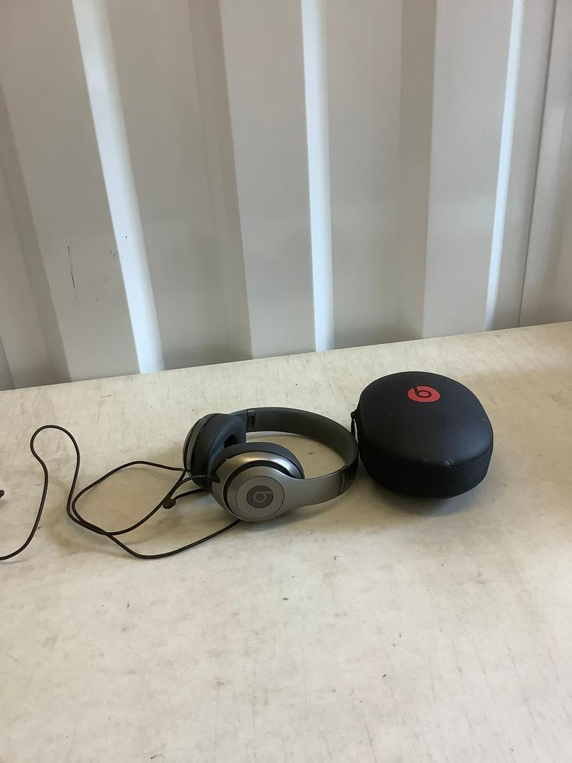 Beats Studio wireless headphones with aux cord and (1 of 1)