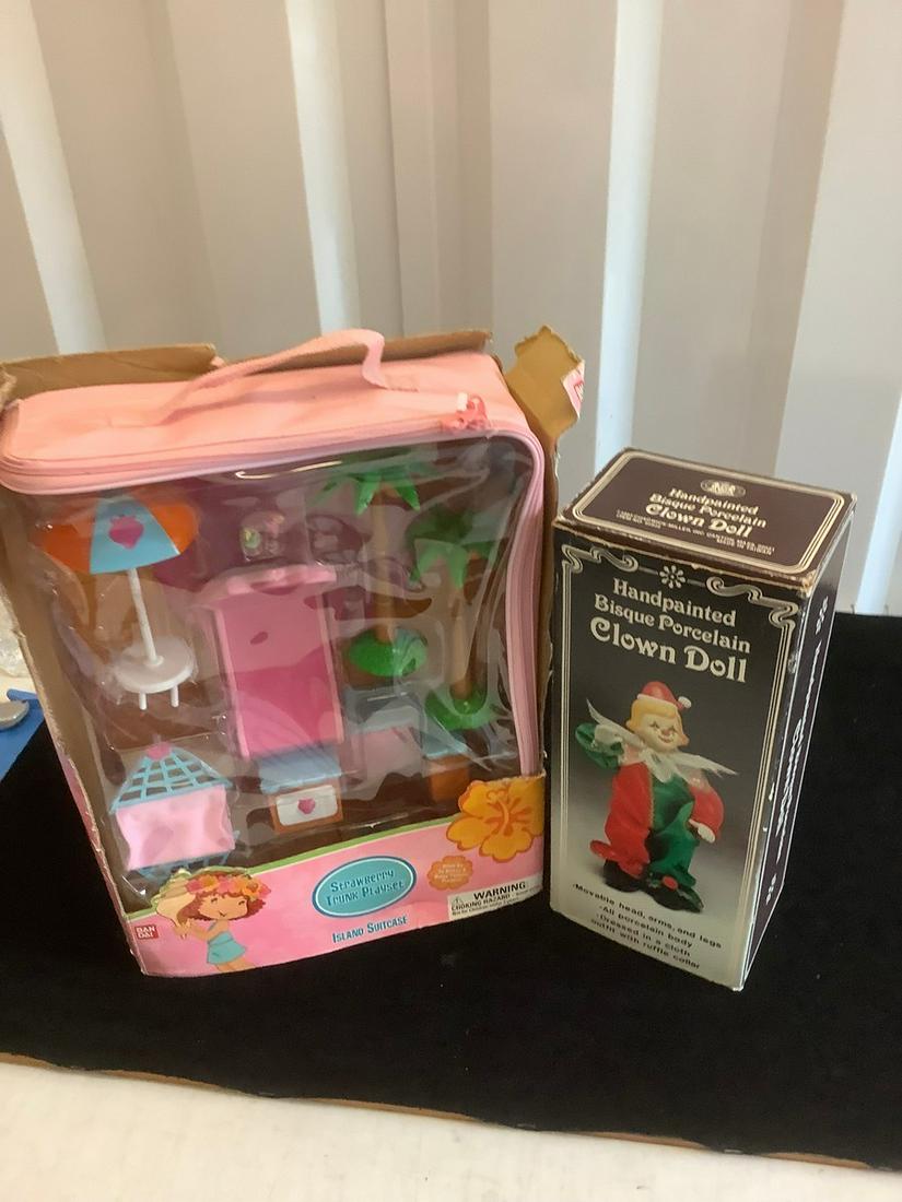 Strawberry shortcake trunk playset and Hand Painted (1 of 1)
