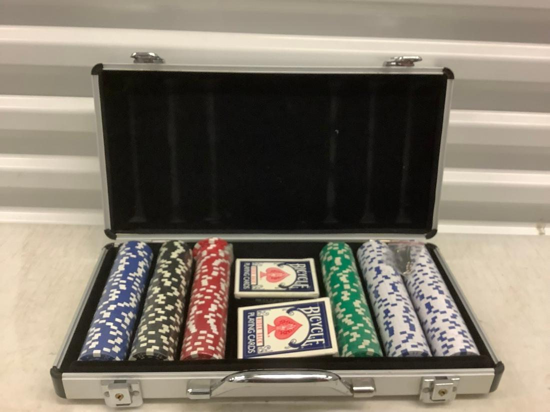 Poker Set in Carrying Case (1 of 1)