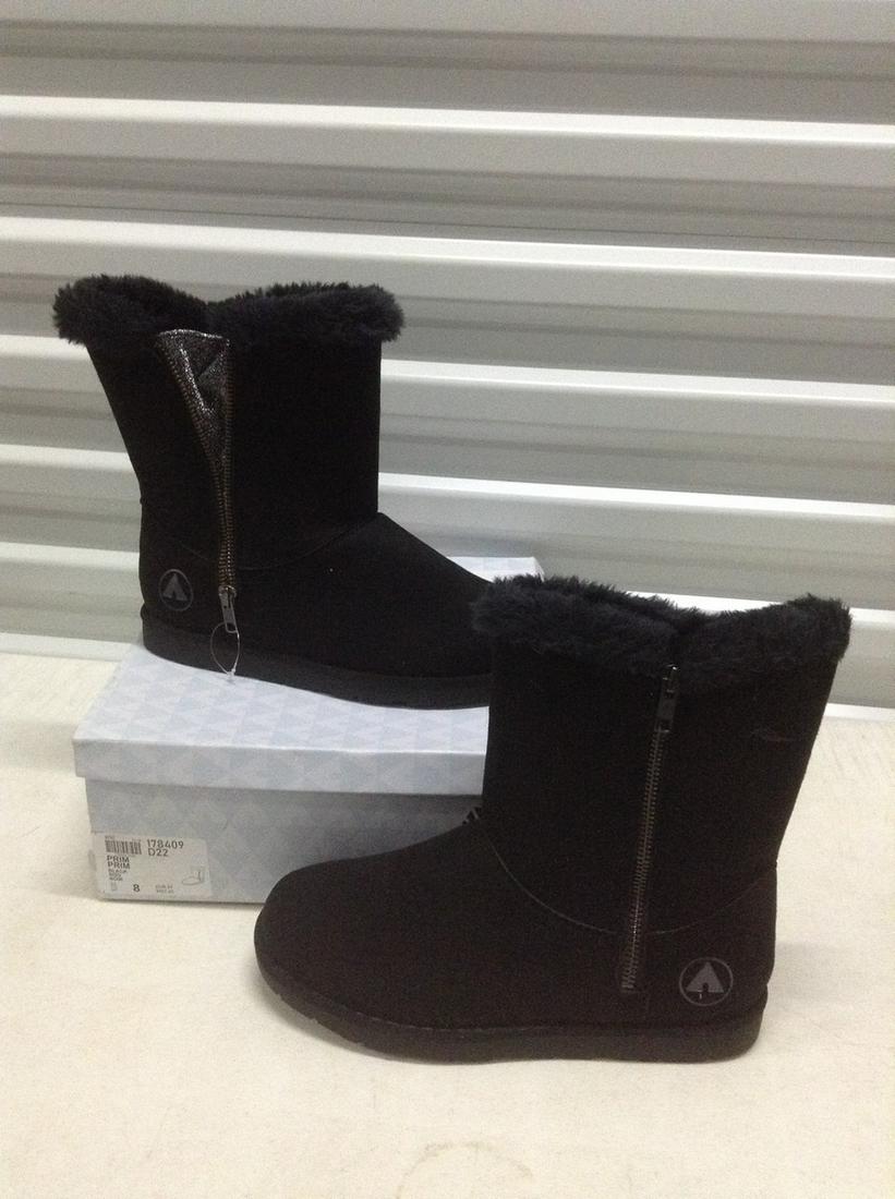 New in the box Airwalk Boots in the box Size 8: New in the box Airwalk Boots in the box Size 8