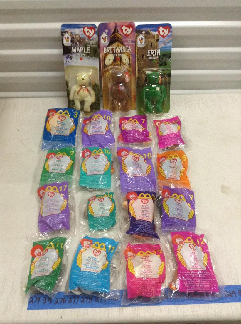 Large lot of Beanie Babies in the packages: Large lot of Beanie Babies in the packages