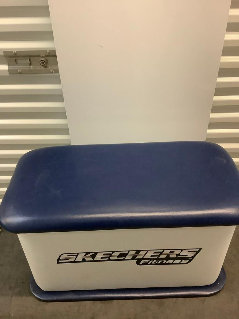 Skechers Fitness Bench 32x16x18.5: Skechers Fitness Bench 32x16x18.5