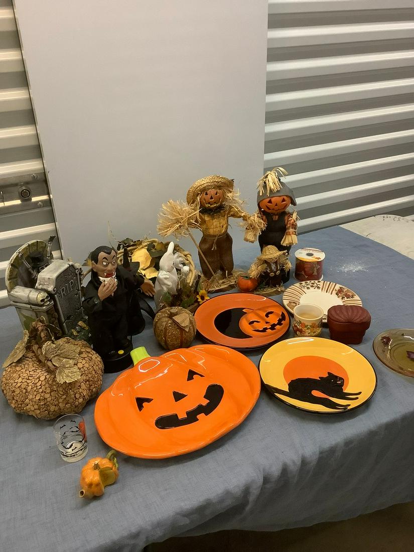 Large Lot of Halloween and Autumn Decorations: Large Lot of Halloween and Autumn Decorations