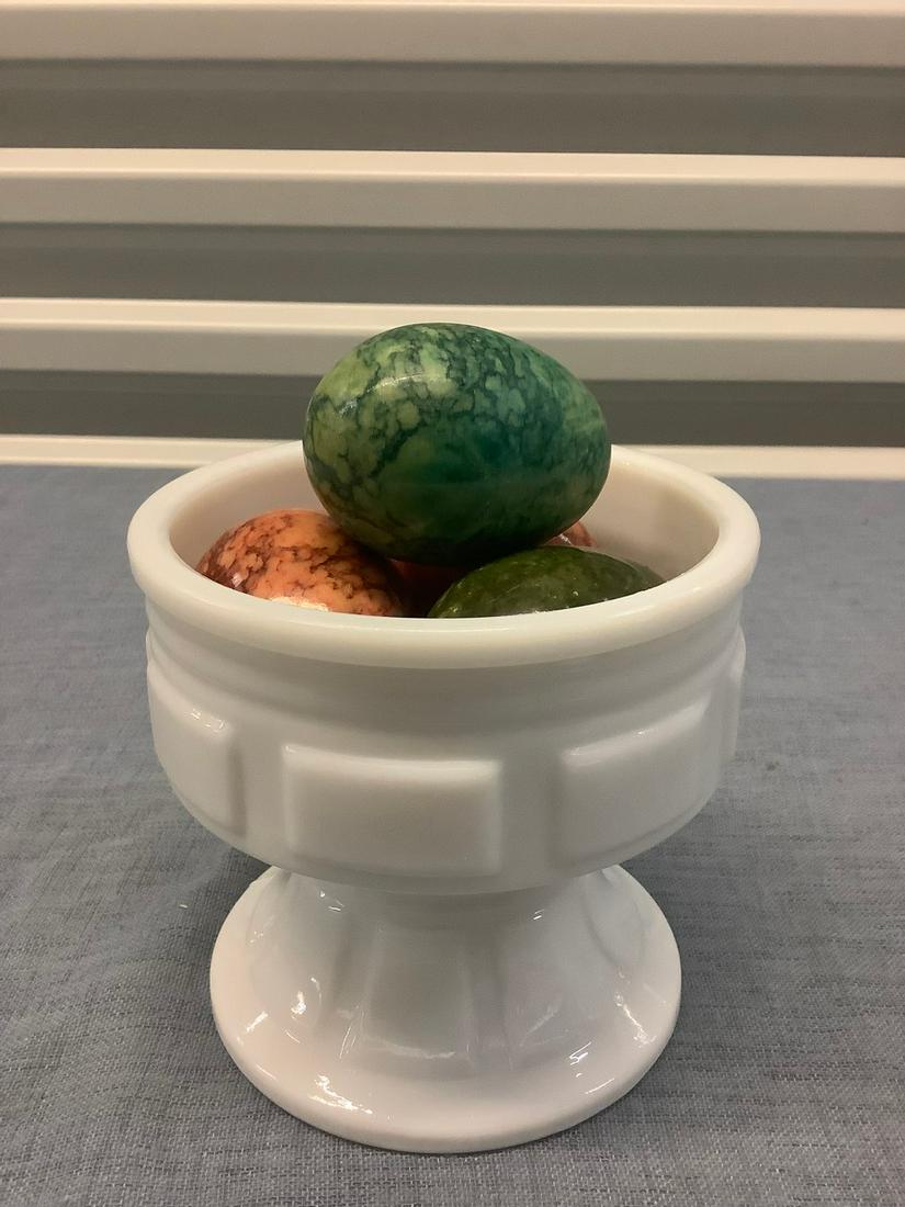 Vintage Mille Glass Bowl with 4 Alabaster Eggs: Vintage Mille Glass Bowl with 4 Alabaster Eggs