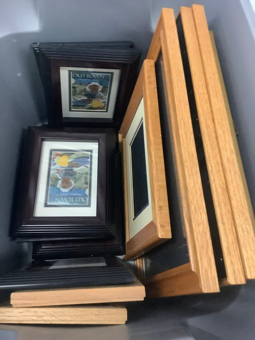 Lot of Picture Frames: Lot of Picture Frames