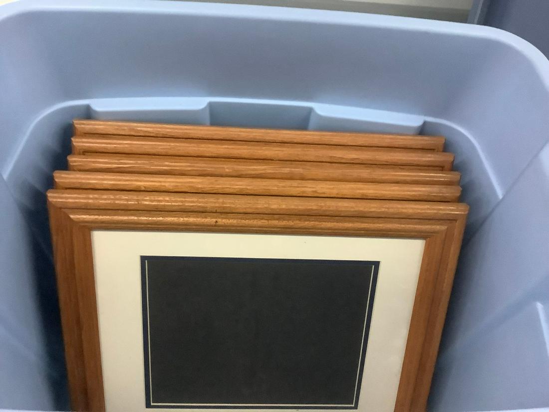 Lot of Picture Frames: Lot of Picture Frames