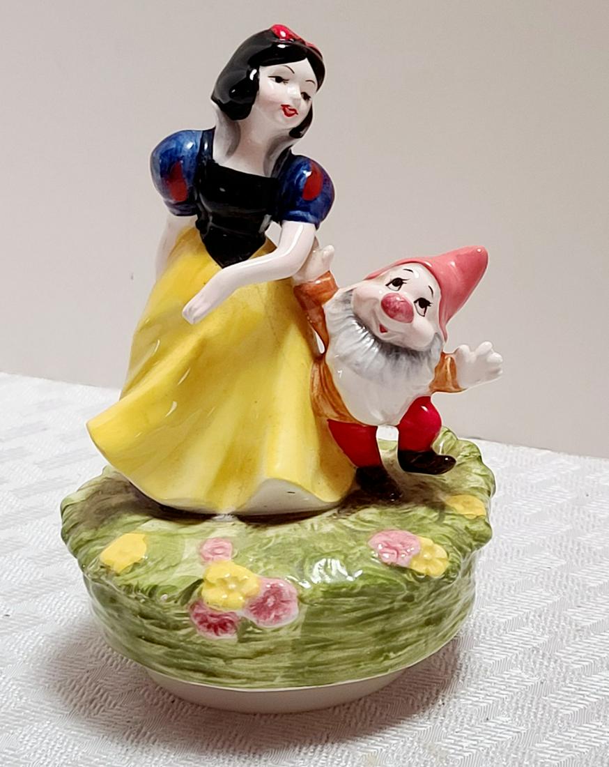 Vintage Schmid Snow White Music Box 7": Vintage Schmid Snow White Music Box 7"