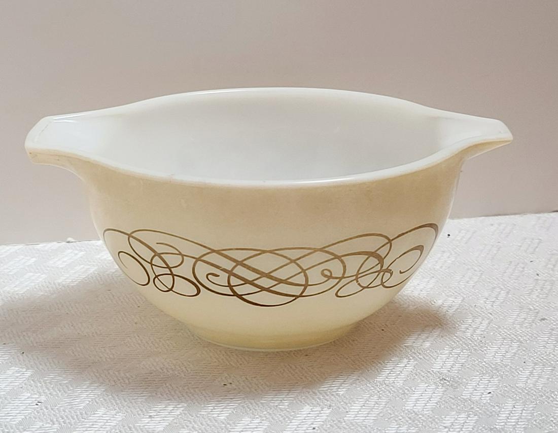 Vintage Pyrex 750ml Bowl Golden Scroll: Vintage Pyrex 750ml Bowl Golden Scroll