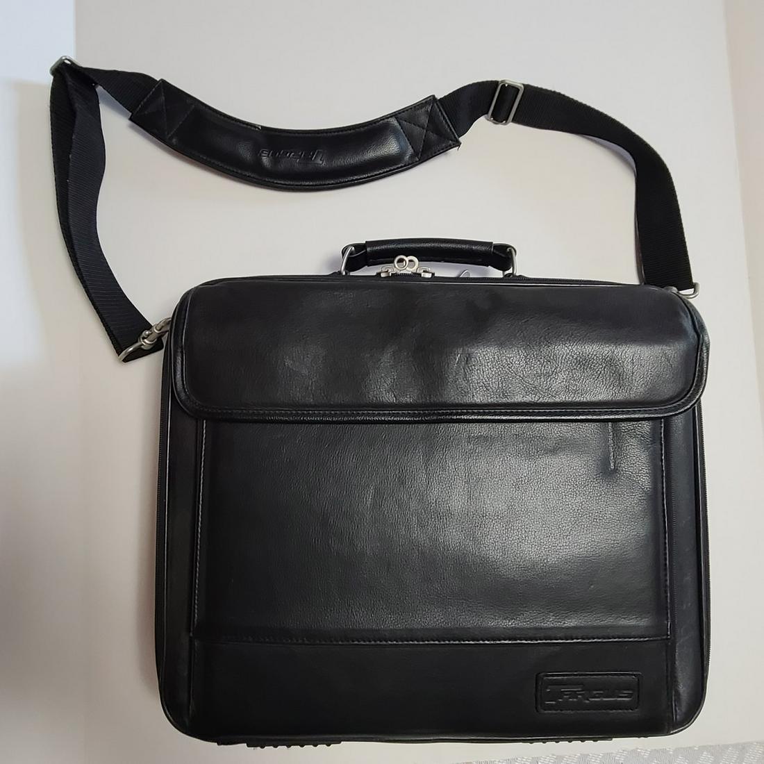 Like New Heavy Leather Targus Travel LapTop Bag: Like New Heavy Leather Targus Travel LapTop Bag