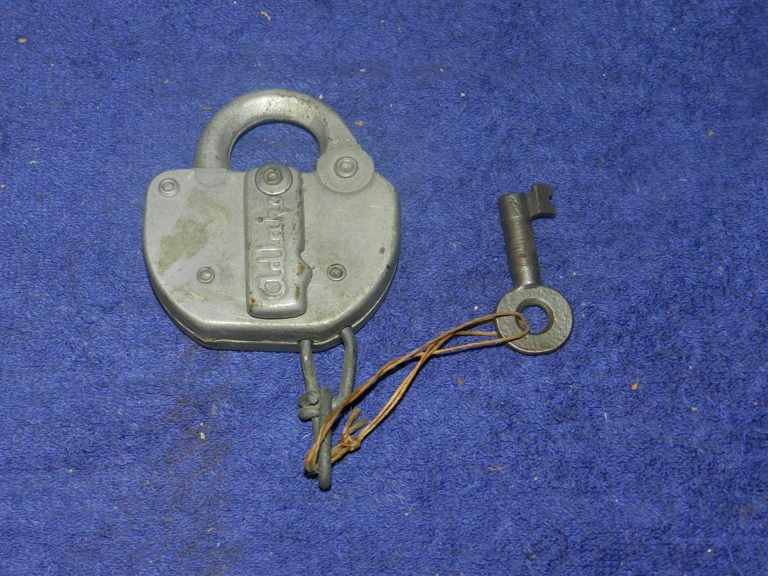 Adlake Seaboard Coast Line SCLRR Padlock With Key: Adlake Seaboard Coast Line SCLRR Padlock With Key