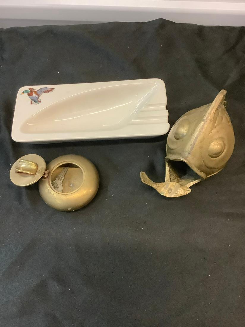 Lot of Vintage Ashtrays: Lot of Vintage Ashtrays