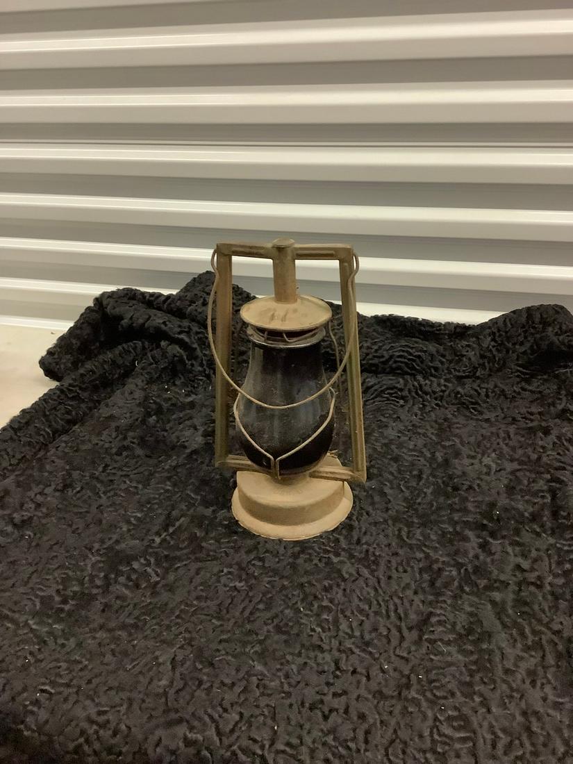 Dietz vintage Lantern 13 inch tall (1 of 1)