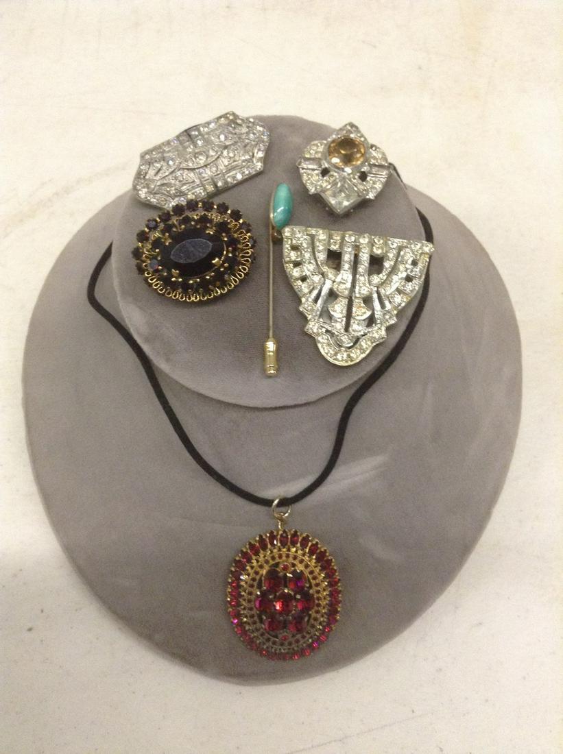 Lot of Vintage & Antique Brooches and more: Lot of Vintage & Antique Brooches and more