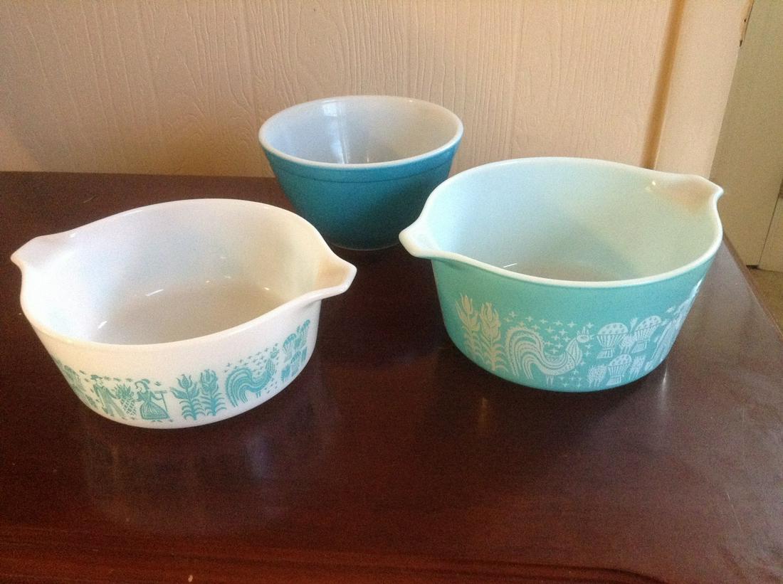 Three Vintage Pyrex Bowls (1 of 1)
