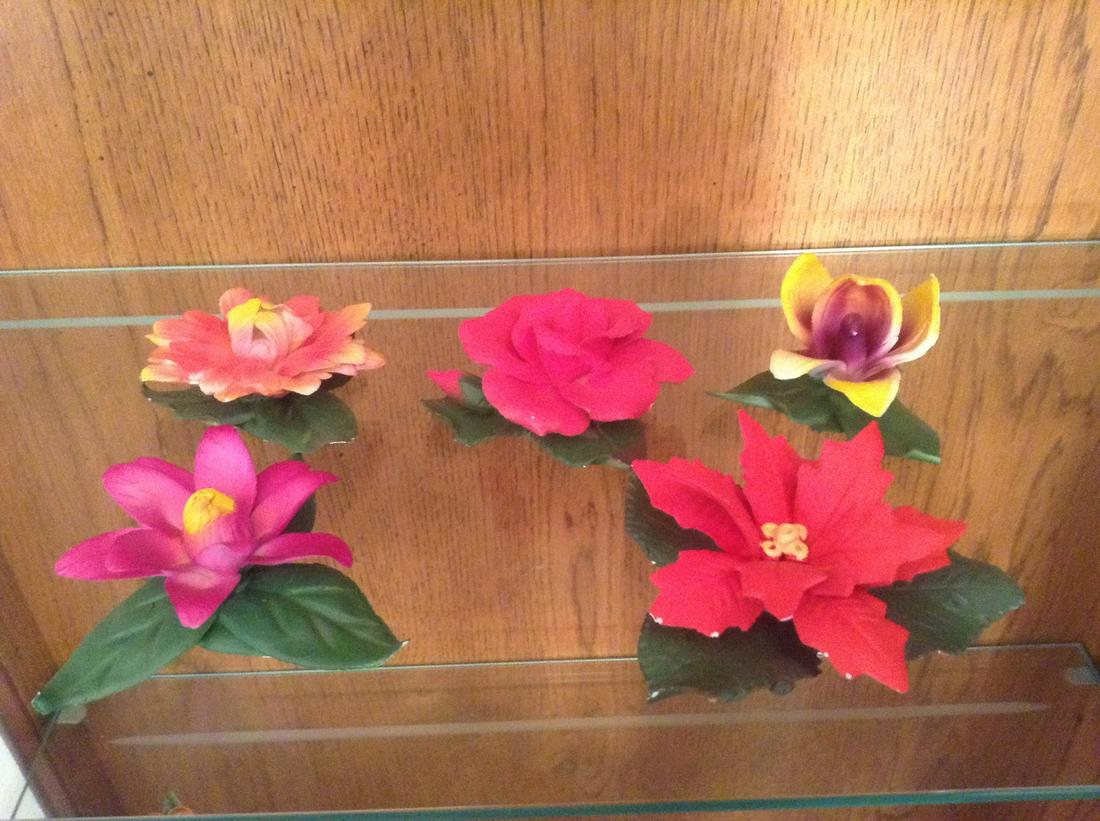 Signed Made in Italy Capodimonte Flowers largest 4.5": Signed Made in Italy Capodimonte Flowers largest 4.5"