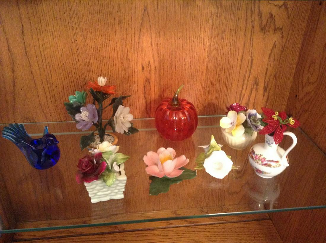 Vintage flowers and more - Capodimonte & Royal Crown: Vintage flowers and more - Capodimonte & Royal Crown have chips