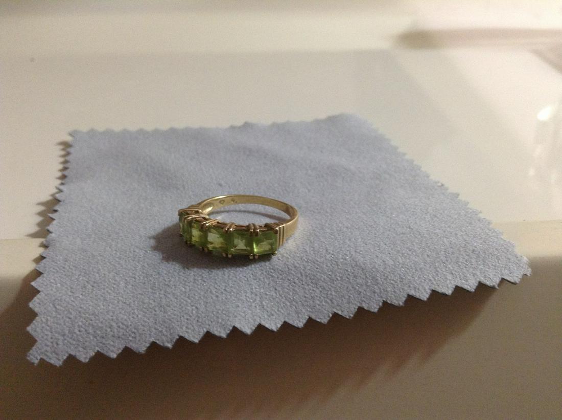 Gold and Peridot? Ring Marked 10K: Gold and Peridot? Ring Marked 10K