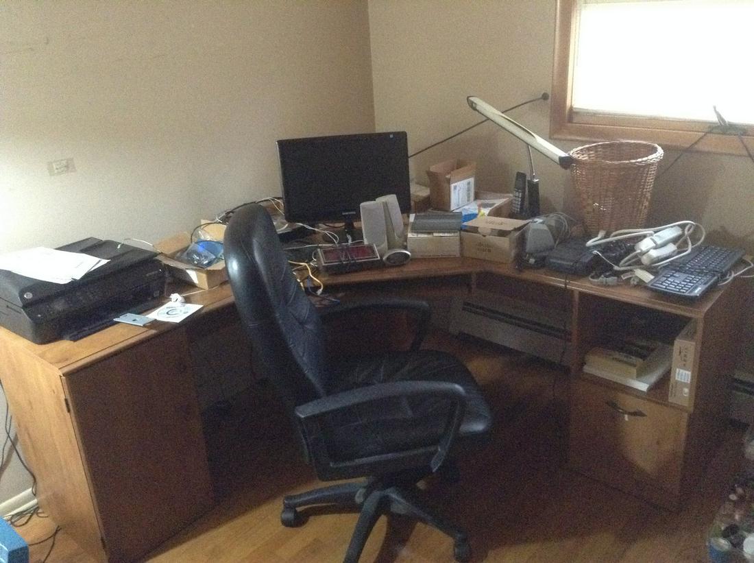 Desk and Contents with chair- Samsung Monitor, HP (1 of 1)