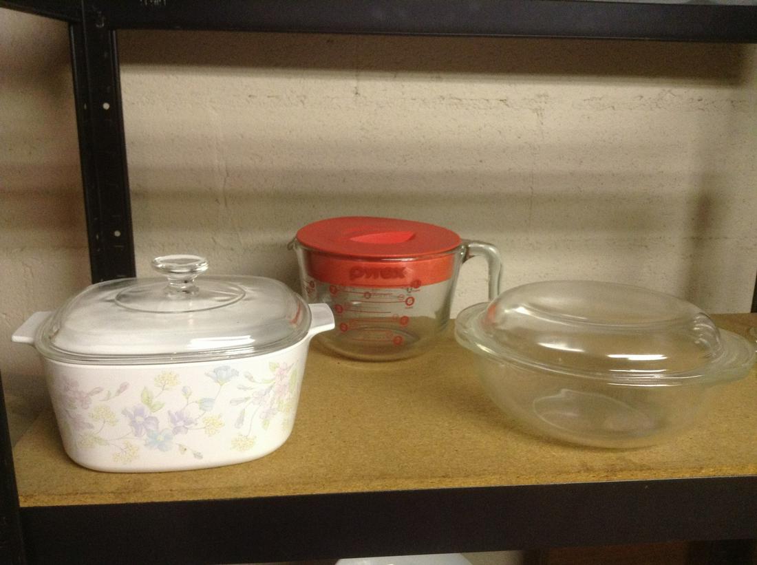 Vintage Corningware 3L Casserole and Pyrex: Vintage Corningware 3L Casserole and Pyrex