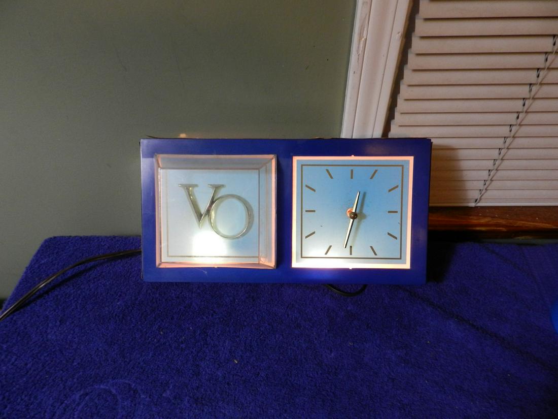 Vintage VO Whiskey Lighted Wall Clock Tested Works (1 of 1)