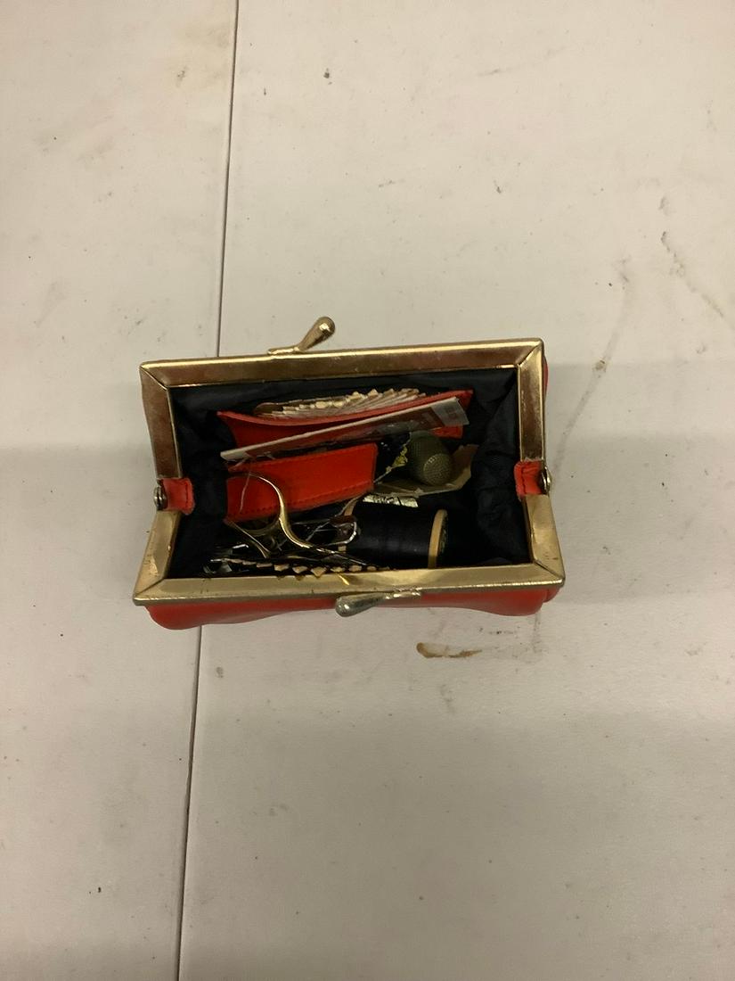 Vintage handbag style sewing kit 5 inch long (1 of 1)