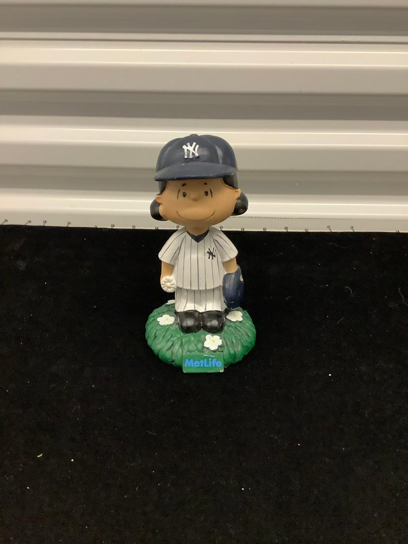 Peanuts Lucy yankees metlife bobblehead 6 inches tall (1 of 1)